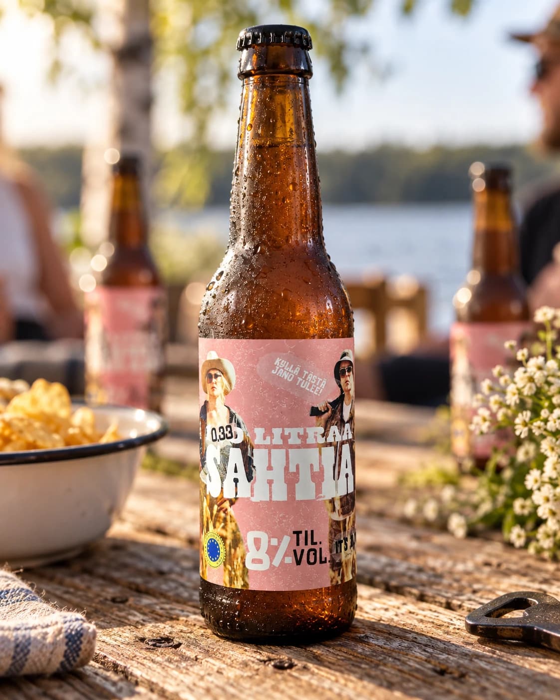 Leffasahti-pullo ja 100 litraa sahtia -etiketti